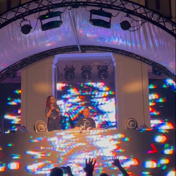 Armin van Buuren, impresionat de o româncă. Celebrul DJ a inclus-o în repertoriul de la Untold VIDEO