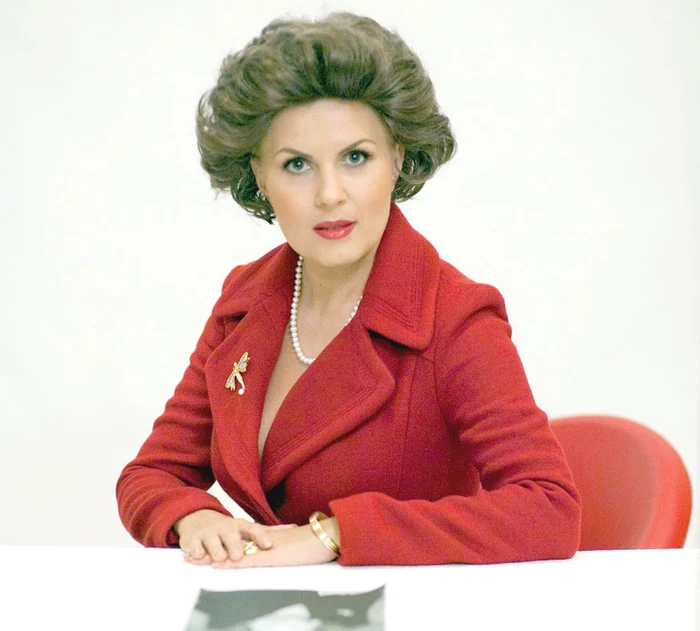 
    Într-un pictorial apărut anul  trecut în revista “Tabu”,  Elena Udrea a întruchipat-o  pe Margaret Thatcher  