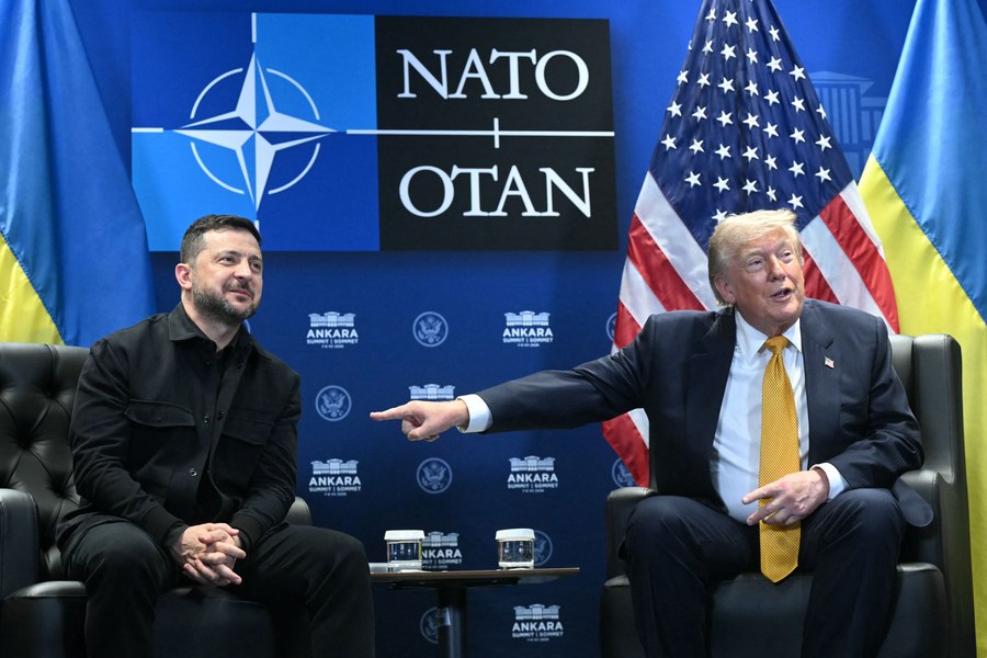 Zelenski, întrebat de Trump dacă ar merge la Moscova pentru discuții de pace: „E dificil. E plin de drone ucrainene acolo” 