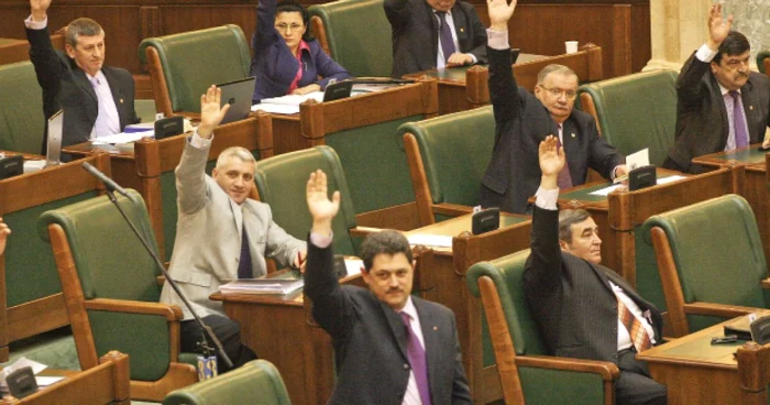 Senatorii se reunesc luni în sesiune extraordinară FOTO Arhiva