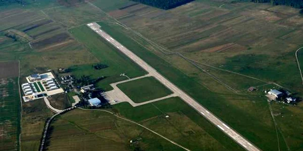aeroportul stefan cel mare suceava salcea. foto
