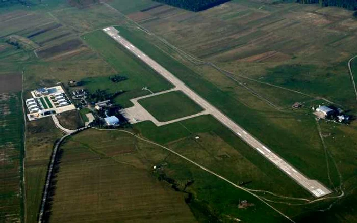 TAROM va efectua un audit tehnic la Aeroportul "Ştefan cel Mare" Suceava. FOTO: crainou.ro