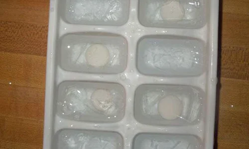 Mentos în cuburile de gheață pentru Cola jpeg