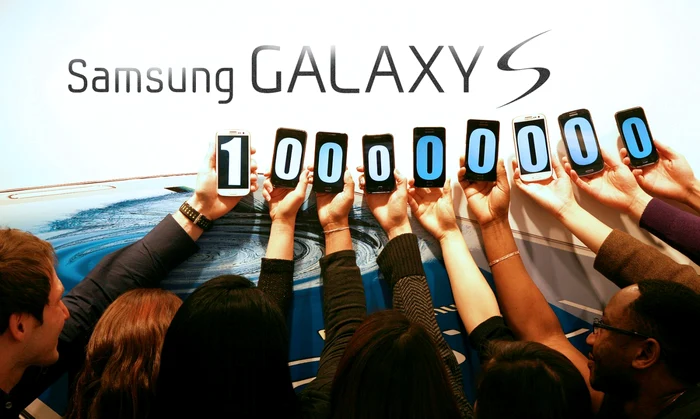 Modelul Galaxy S a fost vândut în 100 de milioane de copii, cel mai de succes telefon Samsung.