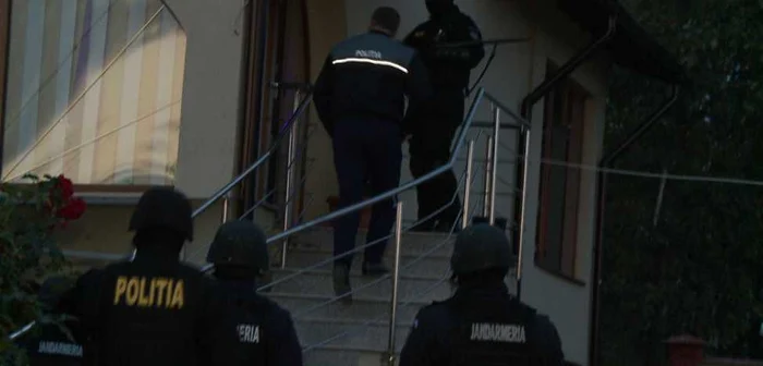 Poliţiştii de la investigarea fraudelor verfică mai multe societăţi comerciale FOTO Adevărul