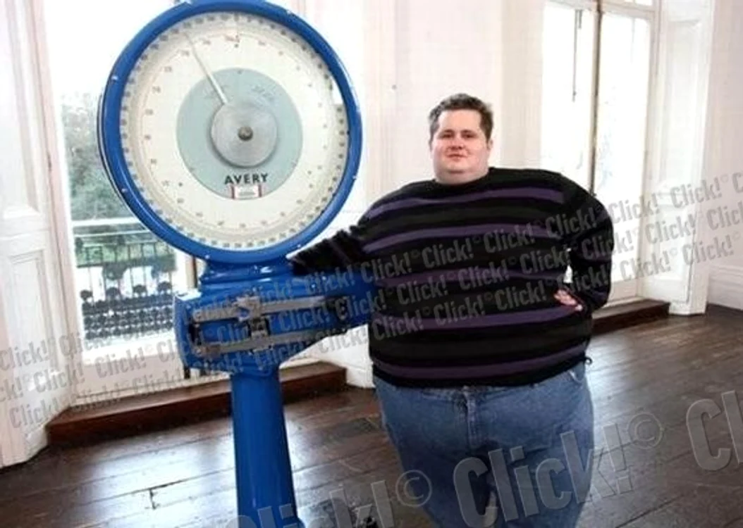 Rob Gillett este frustrat că nu-şi poate găsi o iubită.