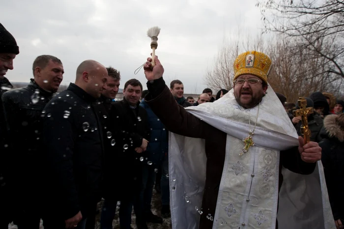 Protoiereul Sergiu Cireş de la Biserica Sfânta Cuvioasa Parascheva din Chişinău: FOTO Alexandru Tarlev
