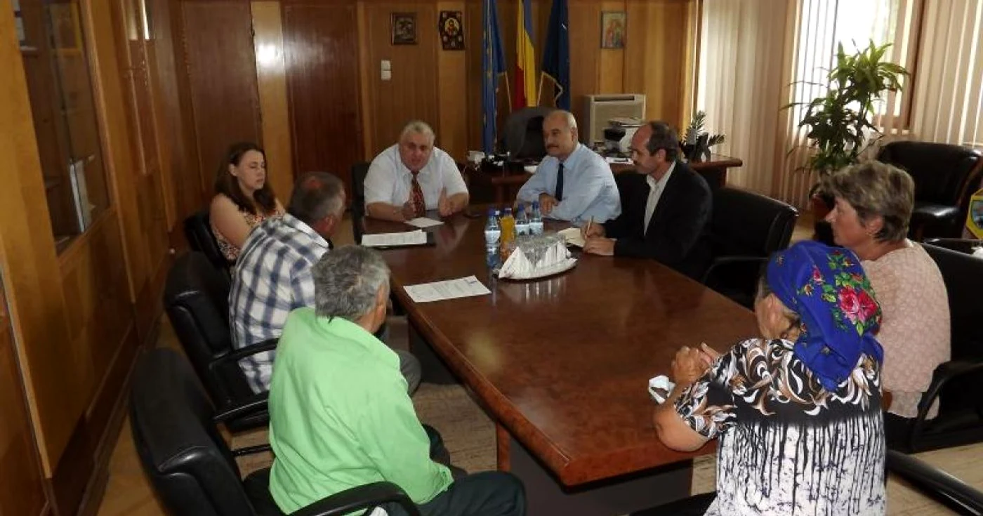 Întâlnirea cu familiile care şi-au pierdut casele a avut loc la Prefectură