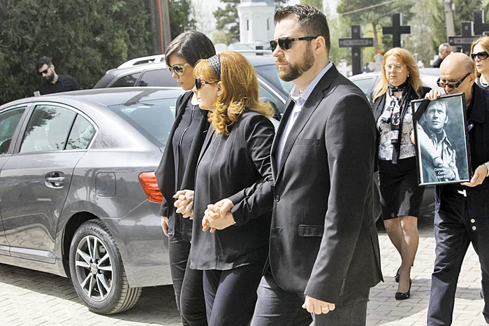 
    Cornelia Patrichi  a vegheat trei zile  lângă coşciugFoto: Dorin Constanda/ Sever Gheorghe  