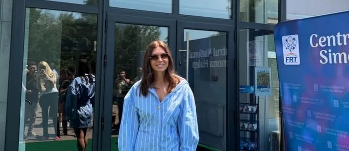 Fosta sportivă, în fața centrului de tenis FOTO Instagram Simona Halep