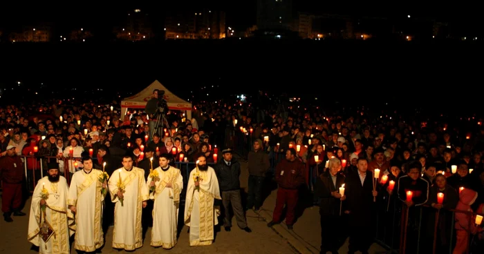 Slujbă de Înviere la malul mării