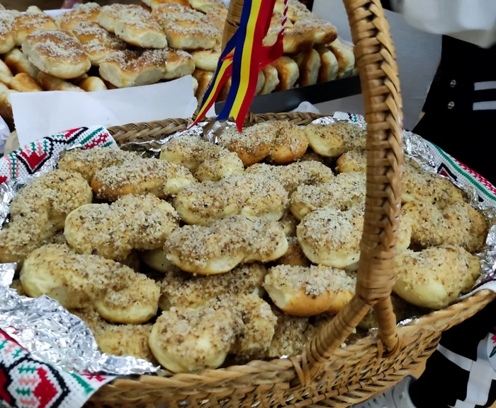 Mucenici cu miere de albine și miez de nucă FOTO: C. Mazilu