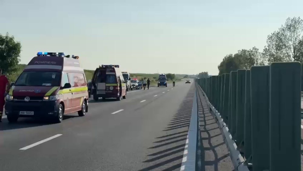 Tragedie pe Autostrada Soarelui: autocar răsturnat cu 28 de persoane la bord. Un adult decedat, un copil în stare gravă