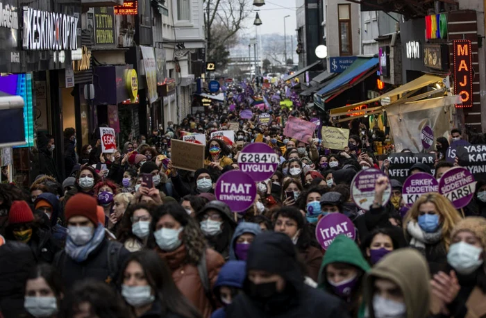 Proteste în Turcia faţă de decizia preşedintelui Recep Tayyip Erdogan FOTO EPA-EFE