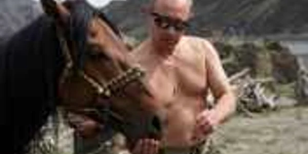 VIDEO FOTO Macho-ul Rusiei, Vladimir Putin, la bustul gol în Siberia