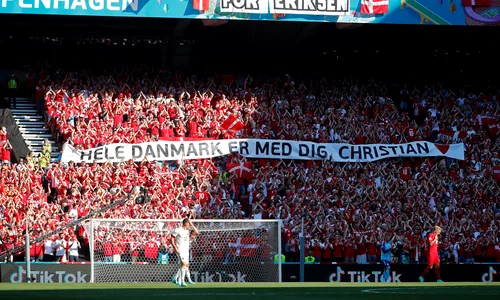 spectatori danezi eriksen gettyimages 1324066220 jpeg