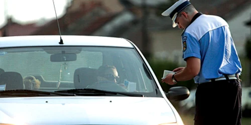 Arad: REGIUNEA PE SCURT / O sută de şoferi fără permis