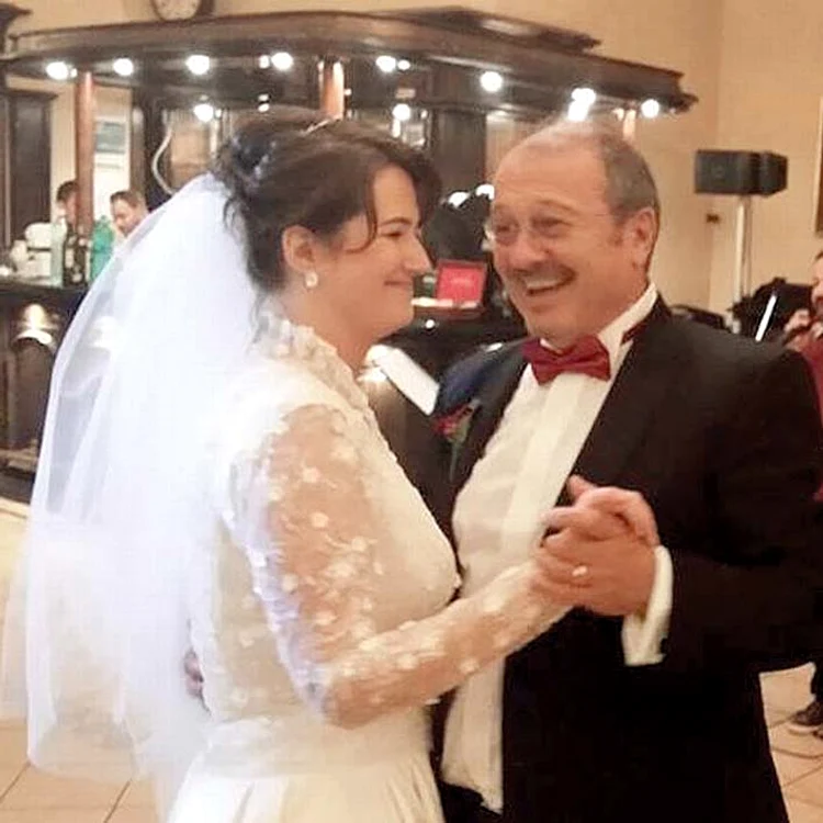 
    Mircea Baniciu a dansat până-n  zori cu frumoasa lui soție, Alina Nemeș  