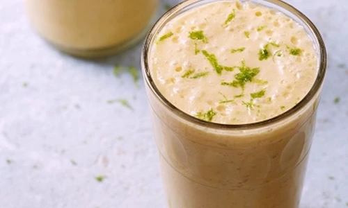 smoothie cu mango si lapte de cocos jpeg