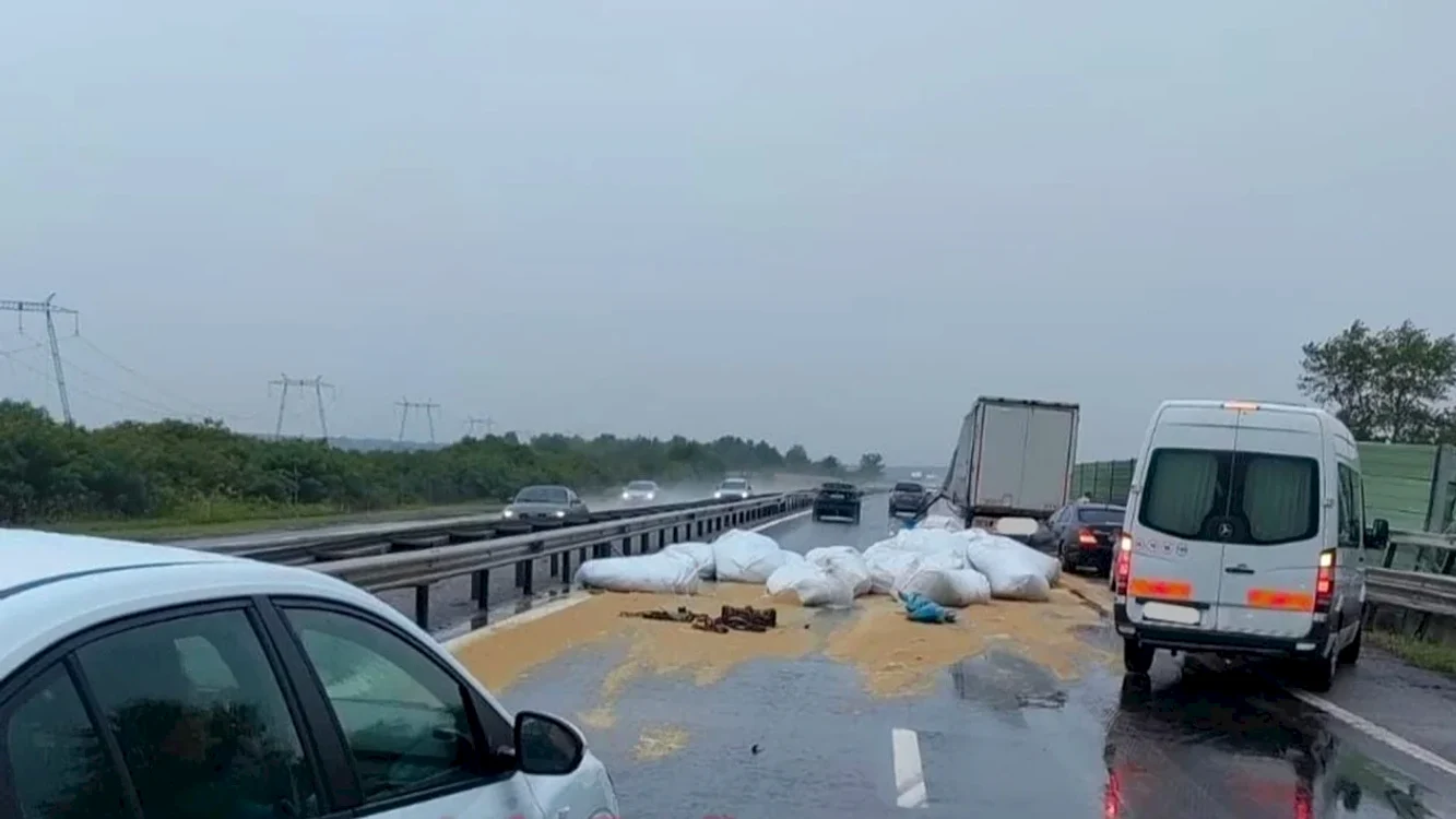 Poliția rutieră recomandă șoferilor să fie atenți. FOTO: Info Trafic București și Ilfov-Radare/R.A.R