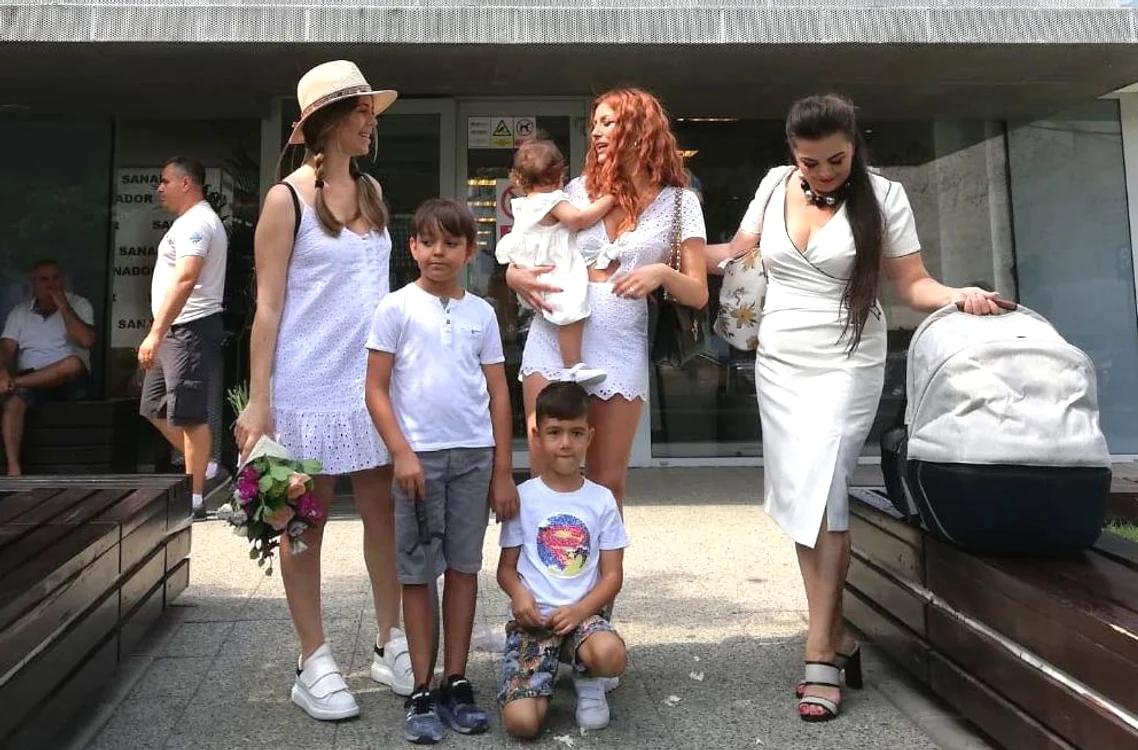 Ana Gheorghe, Elena Gheorghe, mama lor și cei trei verișori