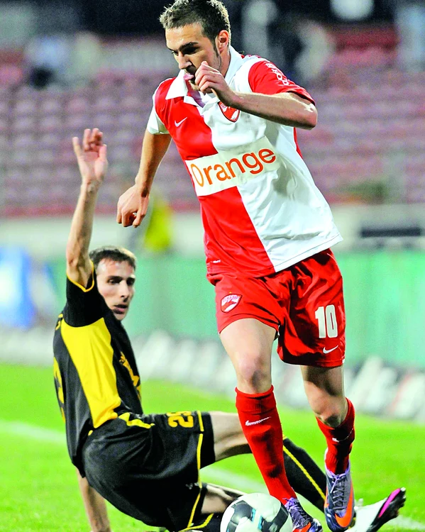 
    Marius Alexe  este cel mai curtat  fotbalist din Liga I  