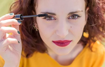 brunette blogger doing her make up jpg