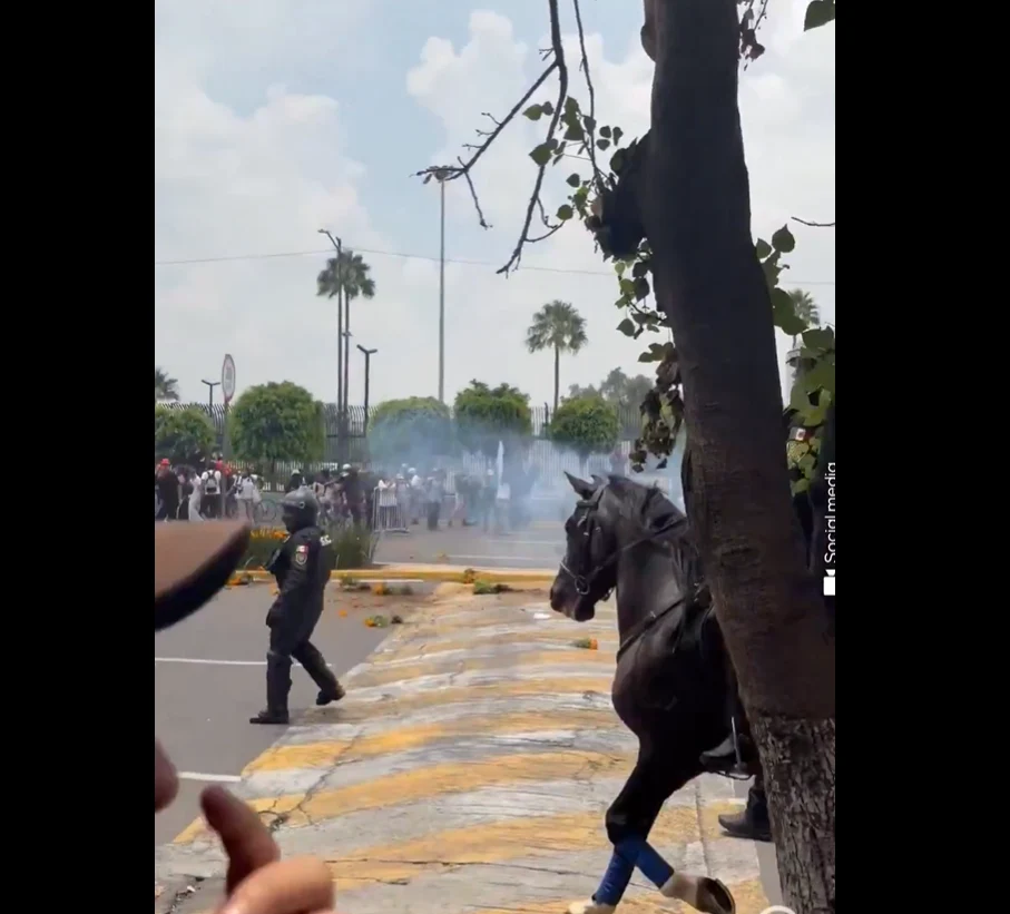 Violențe înaintea meciului de deschidere al Cupei Mondiale. Zeci de protestatari și polițiști, implicați în confruntări la stadionul Azteca