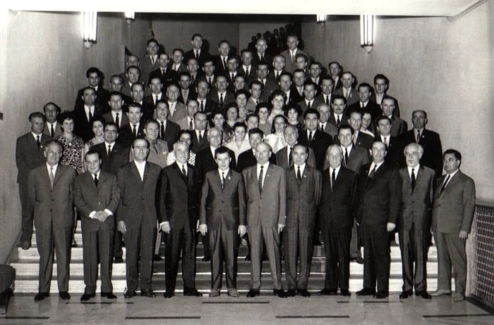 Liderii PCR, cu n. Ceaușescu în mijlocul lor. FOTO: Fototeca Online a Comunismului Românesc
