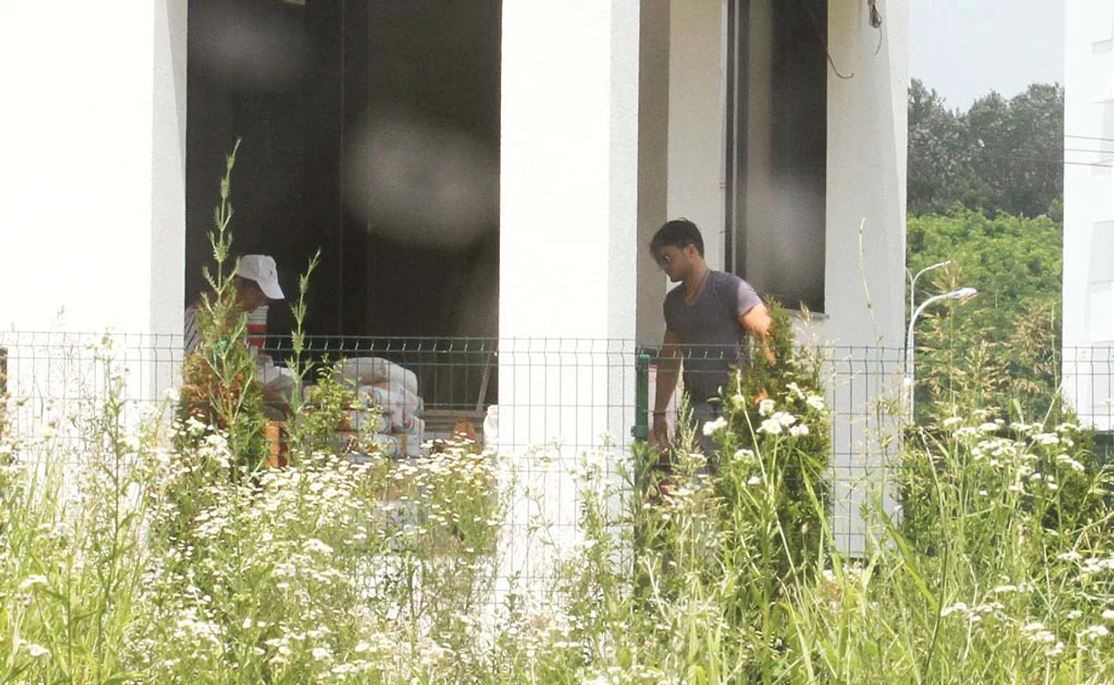 
    Liviu Vârciu trage tare să-și termine vila din zona Băneasa. În acest moment, mai are de lucrat doar la interiorFoto: Blitz  