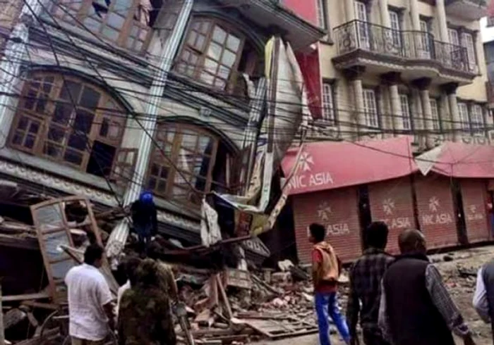 
    Peste 7000 de persoane şi-au pierdut viaţa în urma seismului din Nepal foto: AP  