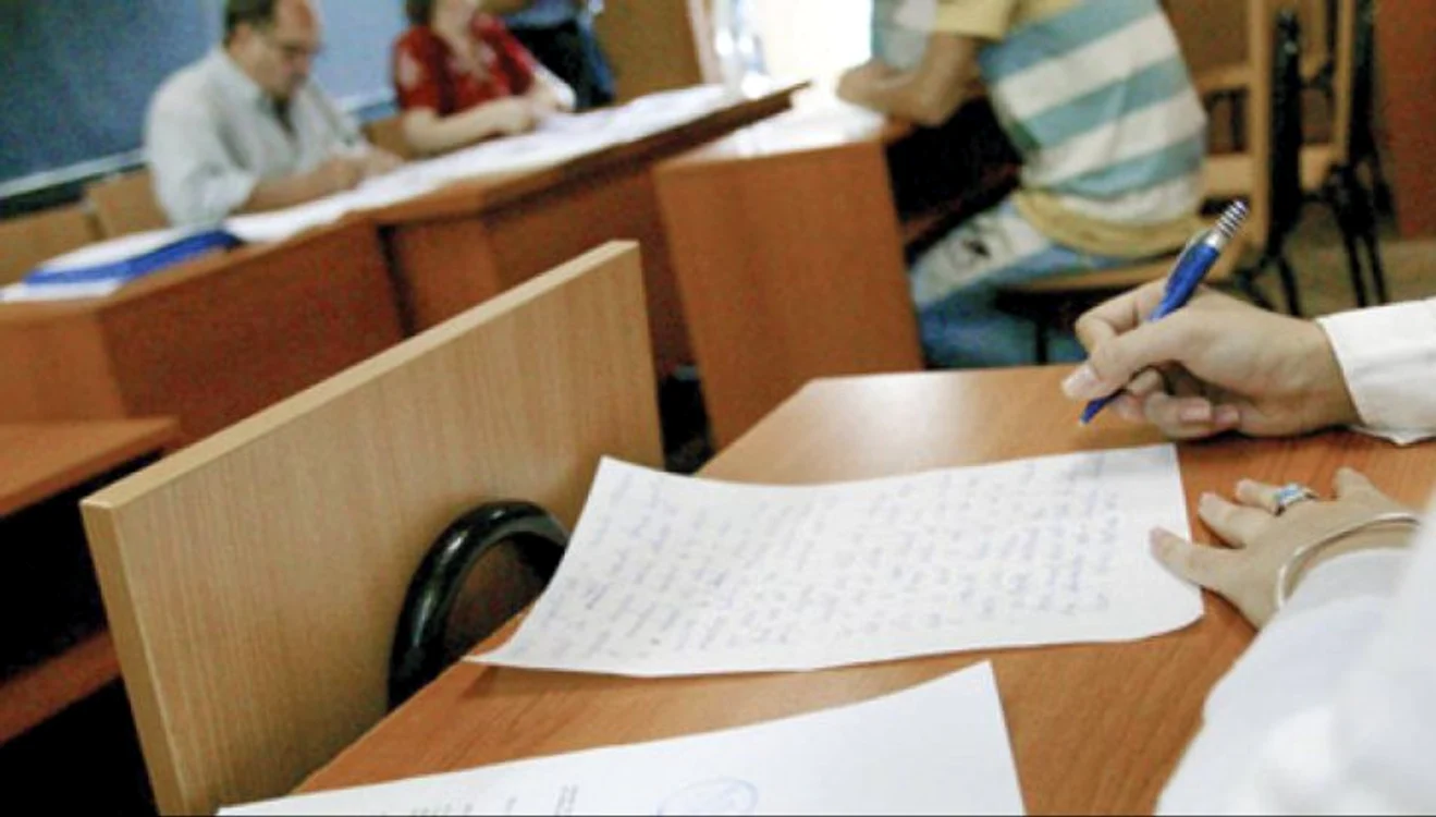 
    Absolvenții de liceu vor susține proba de evaluare a competențelor lingvistice într-o limbă străinăFoto Realitatea.net  