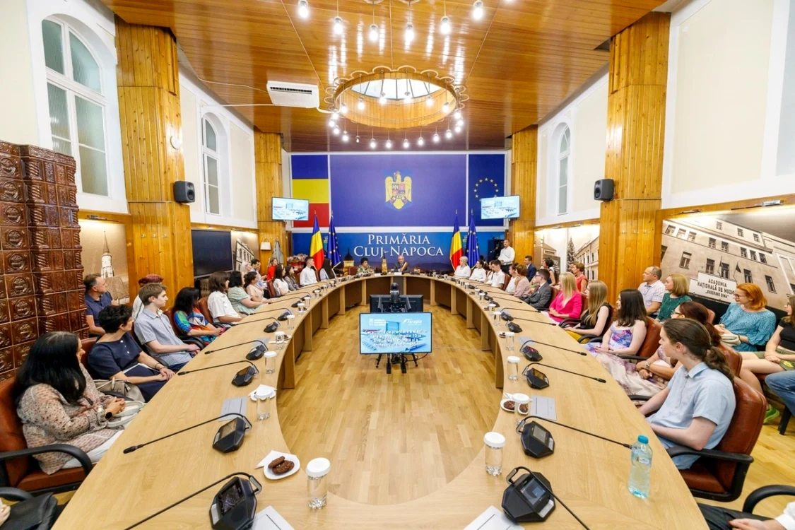 Elevii de 10 ai Clujului au avut şi profesori de nota 10, susţine şefa Inspectoratului Şcolar, Marinela Marc. Foto de la premierea elevilor de 10 de Consiliul local Cluj-Napoca. FOTO: PCN