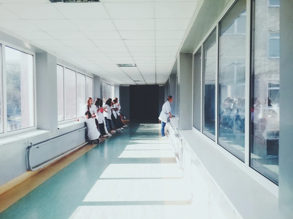 Angajata clinicii a mai arătat că nu i-a fost respectat dreptul la a primi un alt loc de muncă. FOTO Pixabay