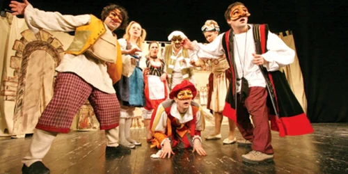 Piesa de teatru „Peţitoarea“ se joacă duminică