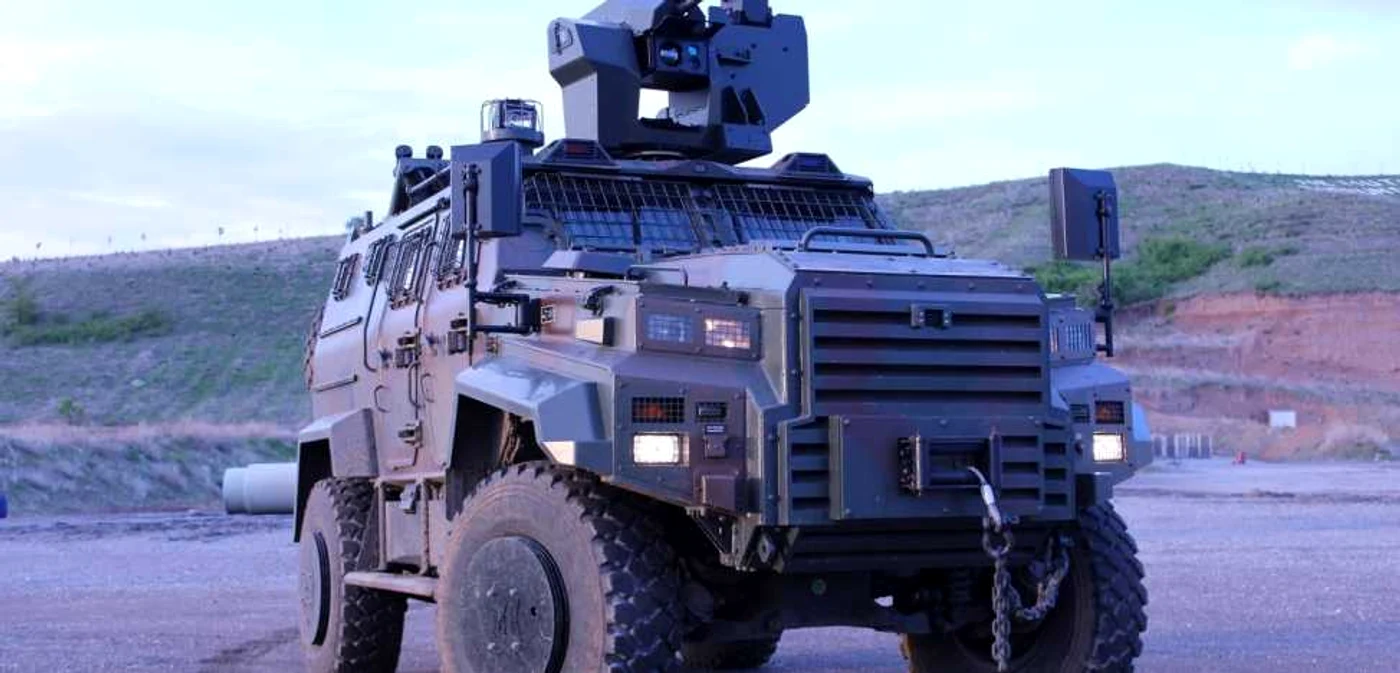 „Dragonul de piatră“ poate fi configurat astfel încă să devină vehicul de detectare a dispozitivelor explozive improvizate, vehicul de apărare antiaeriană, ca armă antitanc, vehicul de transport trupe sau ca ambulanţă blindată