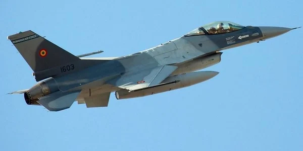 avion f16 romania foto rumanianmilitary.ro