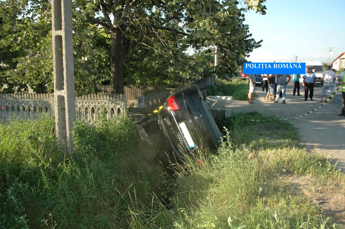 Şoferul „bun samaritean” s-a autoaccidentat şi a ajuns cu Audi-ul în şanţ
