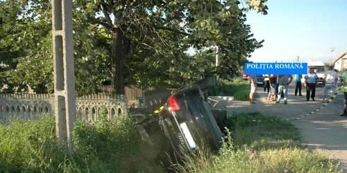 Şoferul „bun samaritean” s-a autoaccidentat şi a ajuns cu Audi-ul în şanţ