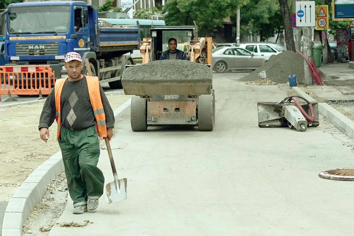 Asfaltări şi reparaţii.  Înlocuirea asflatului  pe străzile Baicului,  13 Septembrie,  Antiaeriană,  Kogălniceanu,  Regina Elisabeta,  Calea Dorobanţilor  şi N. Grigorescu –  iulie 2014