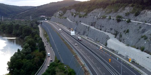 Autostrada Lugoj   Deva, dealul liliecilor din nou în șantier  Foto Daniel Guță ADEVĂRUL (33) JPG