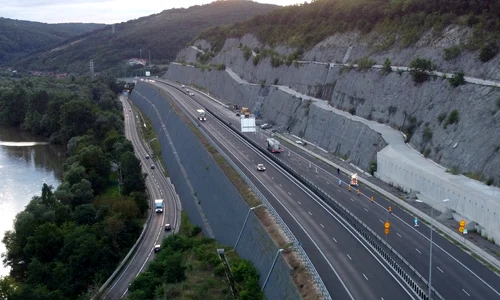 Autostrada Lugoj   Deva, dealul liliecilor din nou în șantier  Foto Daniel Guță ADEVĂRUL (33) JPG