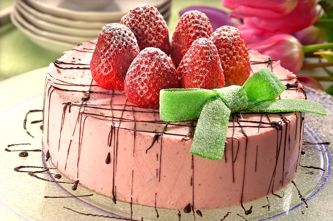 
    Tort cu mousse de căpșuni   