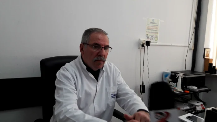 Medicul Viorel Rădulescu a vorbit despre condiţiile grele din comunism, dar şi despre greşelile pe care le facem astăzi în creşterea şi îngrijirea copiilor FOTO: Alina Mitran