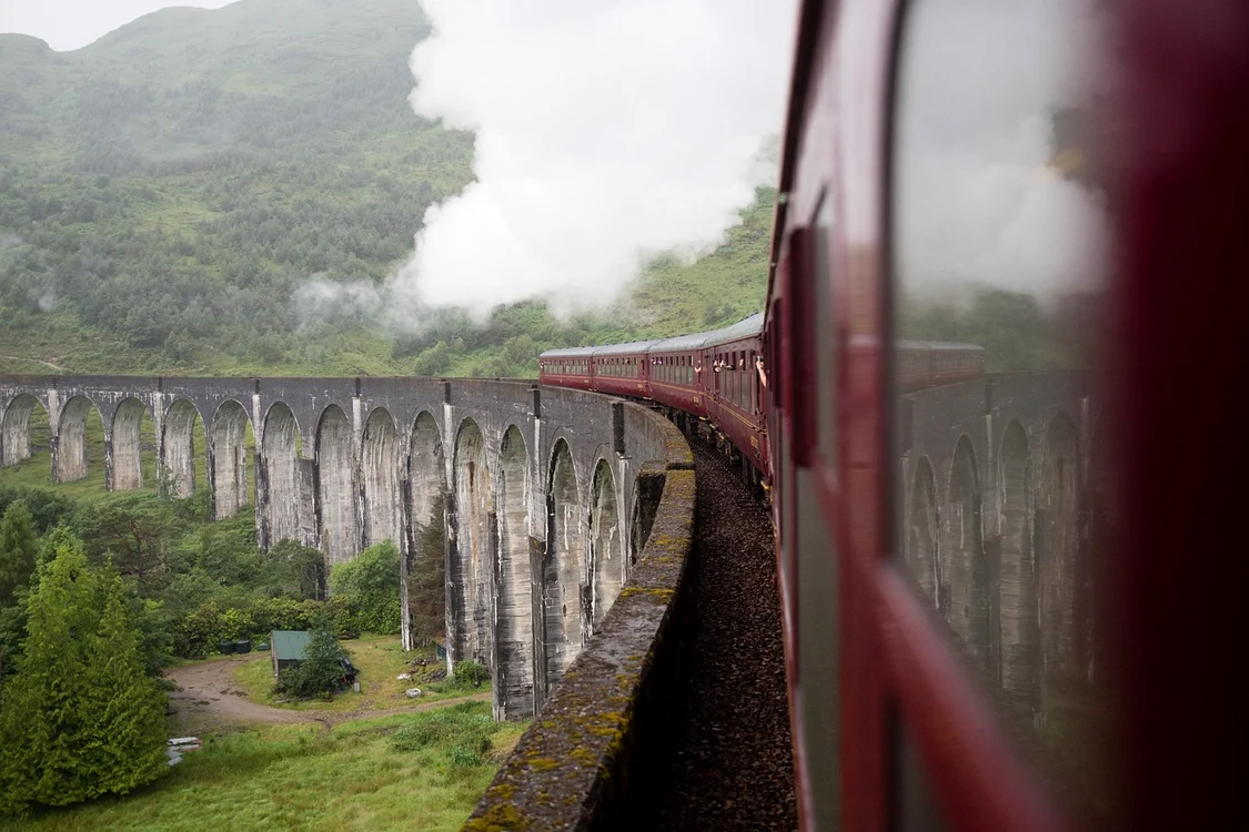 Ruta feroviară a apărut în celebra serie Harry Potter. Foto: Pixabay
