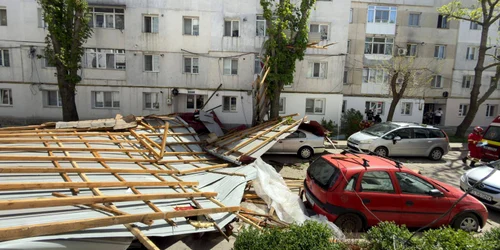 Acoperis doborat de vant FOTO Facebook Meteoplus jpg