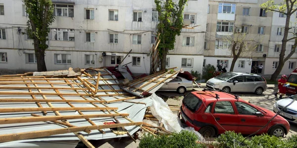 Acoperis doborat de vant FOTO Facebook Meteoplus jpg