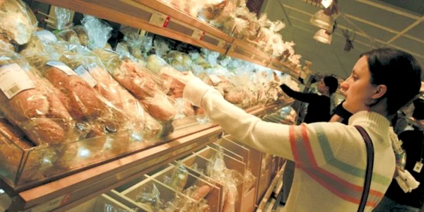 Pâinea din comerţ conţine mulţi aditivi