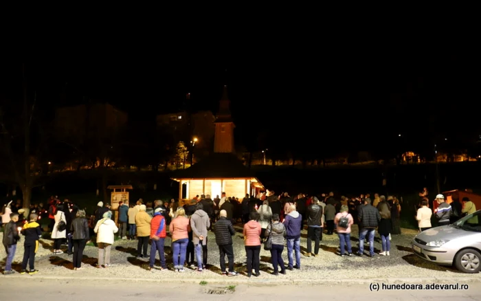 Noaptea Învierii în biserica de pe Strada Mureşului, Hunedoara. Foto: Daniel Guţă. ADEVĂRUL