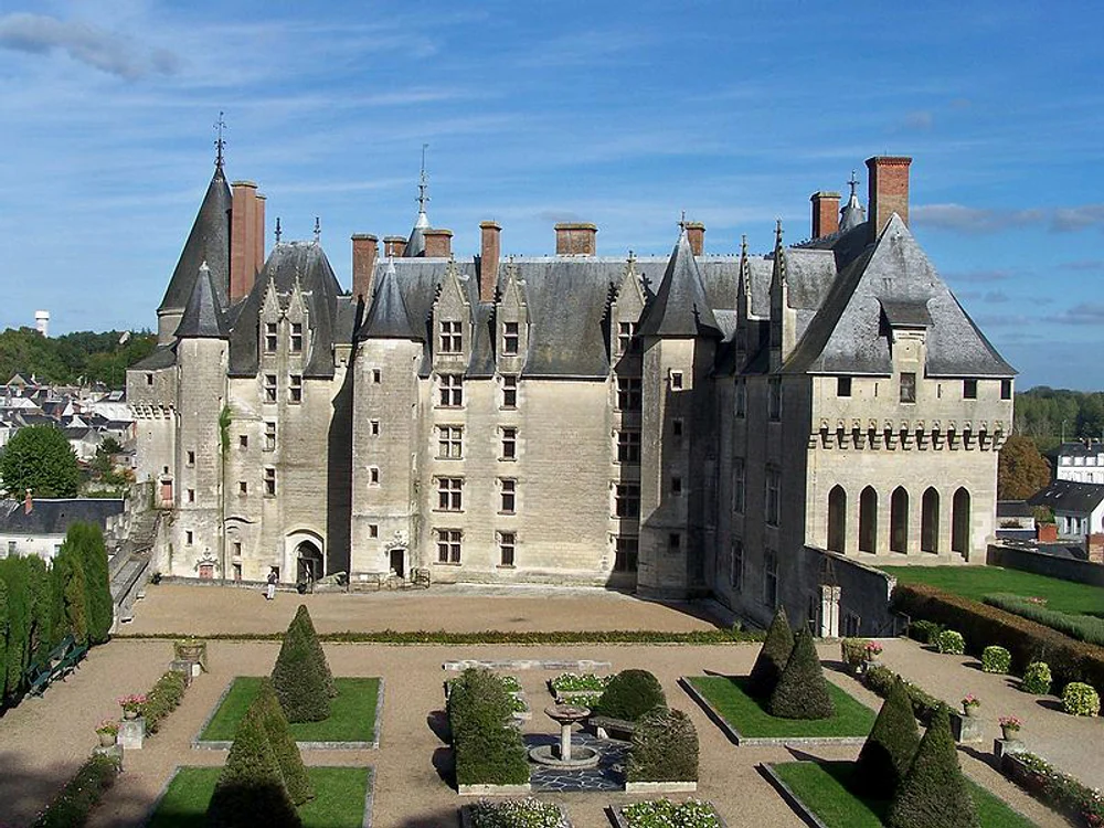 Castelul Langeais,  Centru (sec. X-XV)